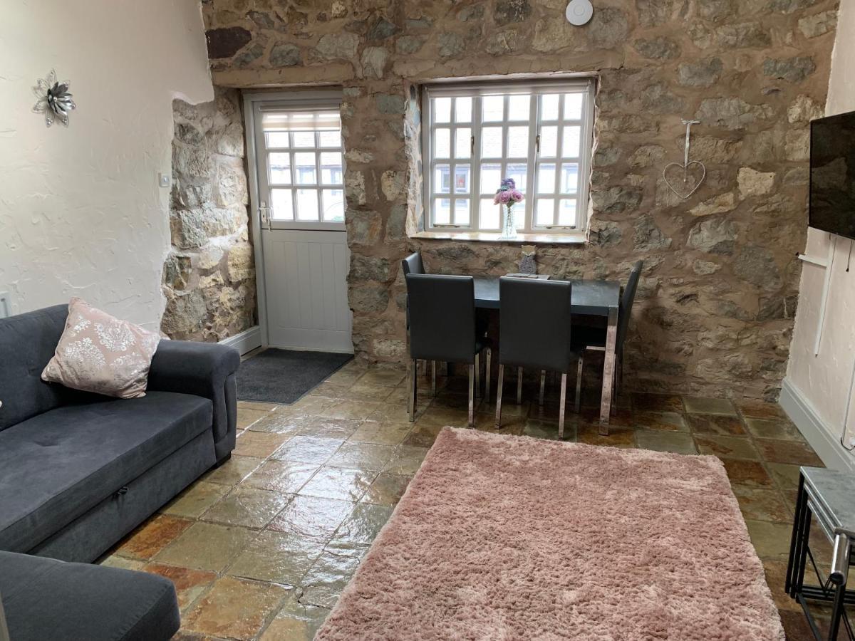 Dwylig Isa Holiday Cottages 라들런 외부 사진