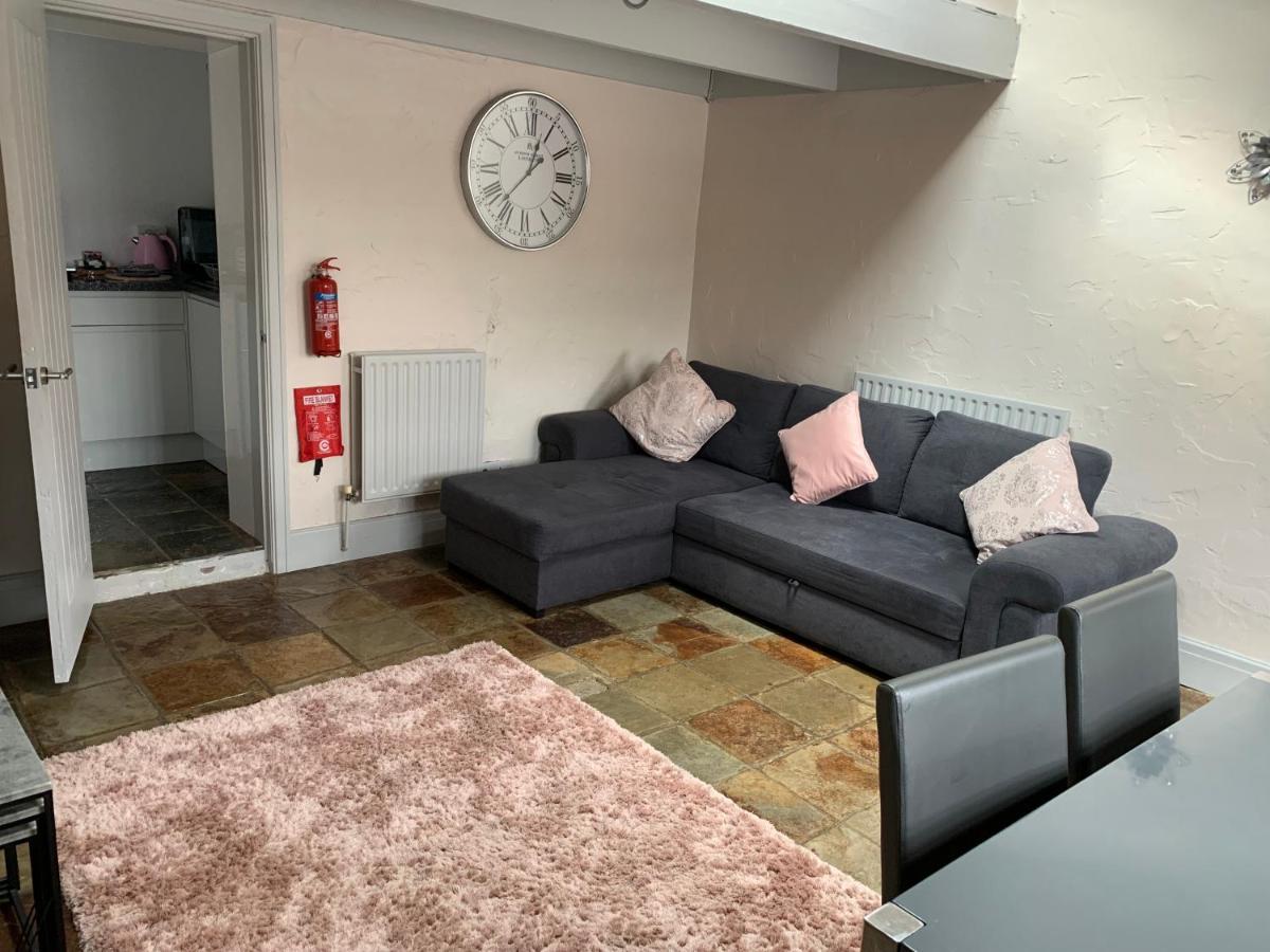 Dwylig Isa Holiday Cottages 라들런 외부 사진