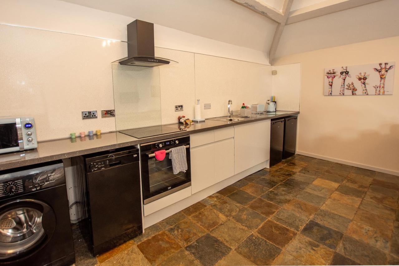 Dwylig Isa Holiday Cottages 라들런 외부 사진