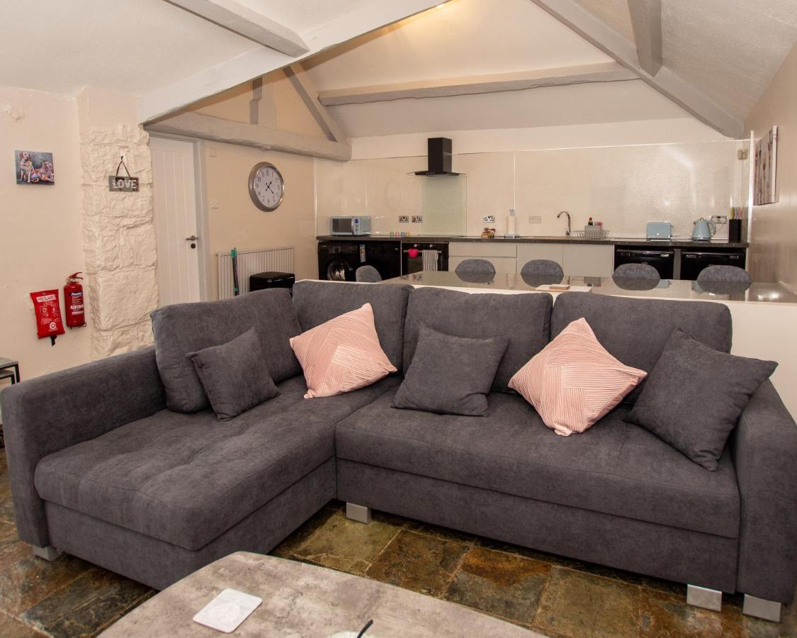 Dwylig Isa Holiday Cottages 라들런 외부 사진