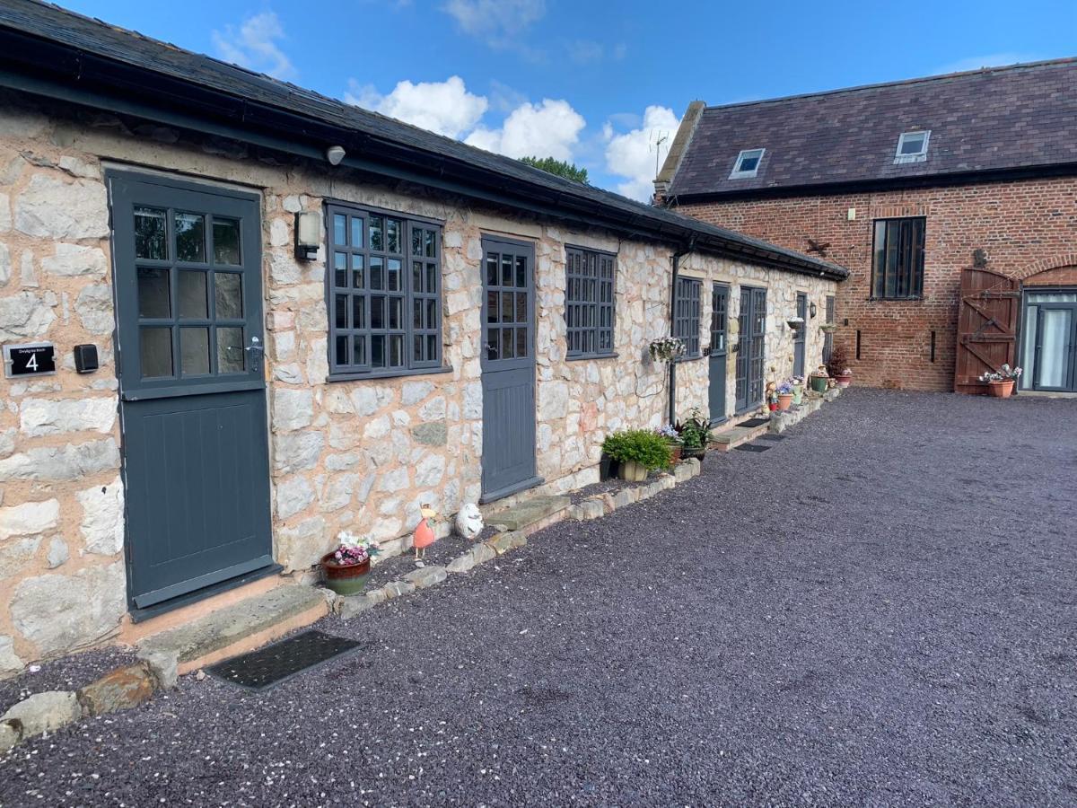 Dwylig Isa Holiday Cottages 라들런 외부 사진
