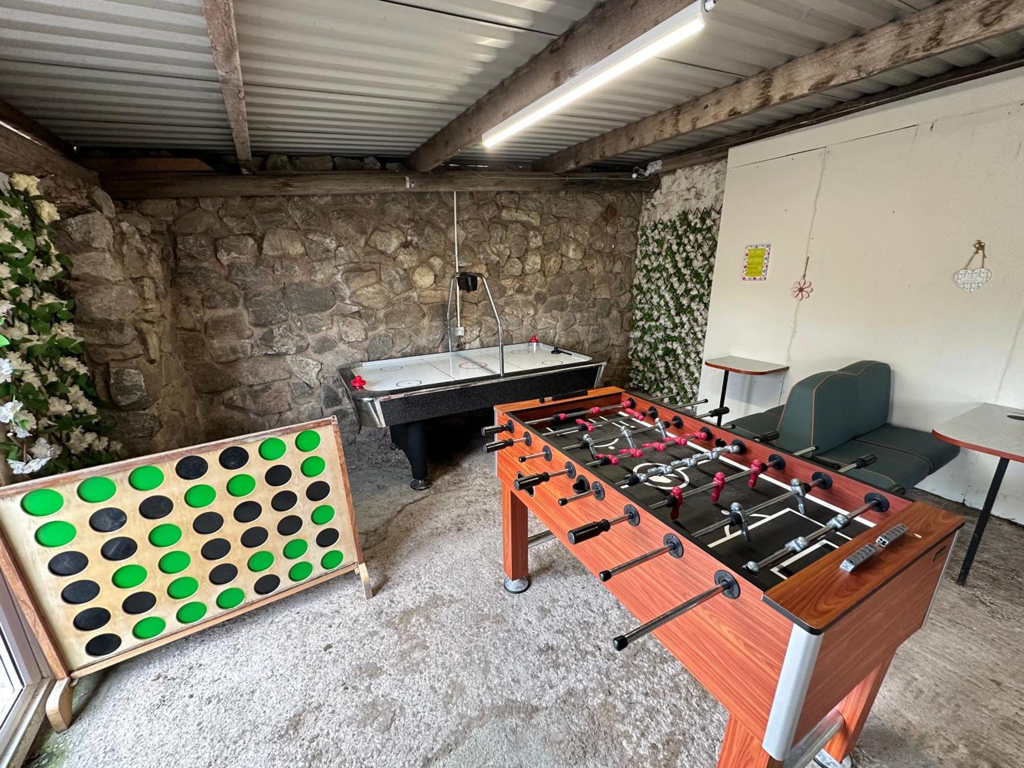 Dwylig Isa Holiday Cottages 라들런 외부 사진
