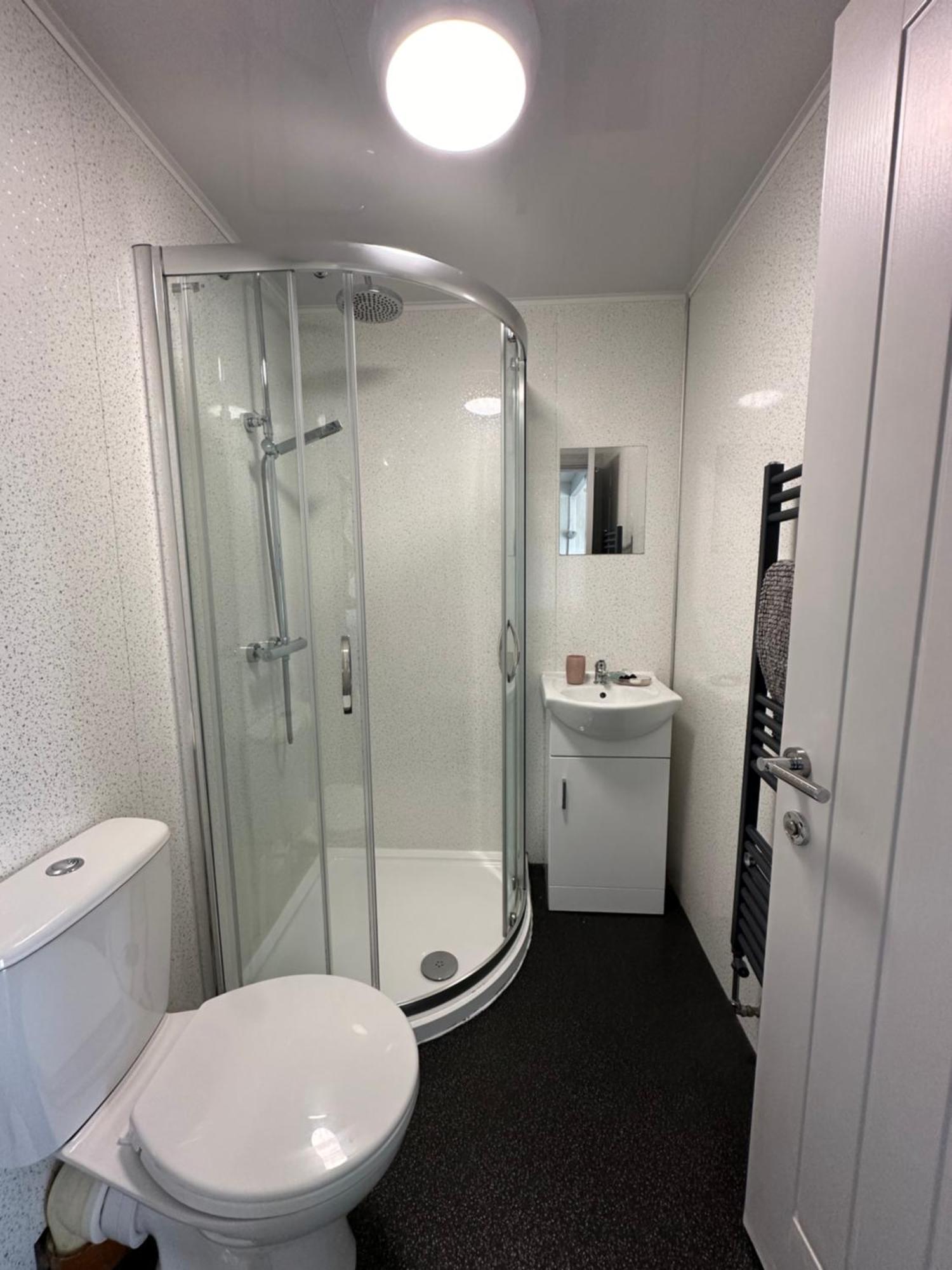 Dwylig Isa Holiday Cottages 라들런 객실 사진