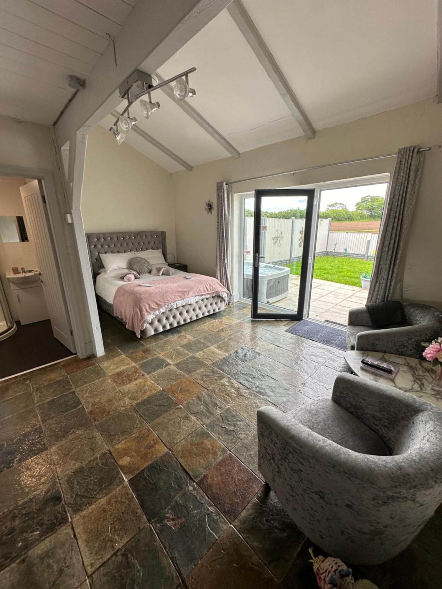 Dwylig Isa Holiday Cottages 라들런 객실 사진