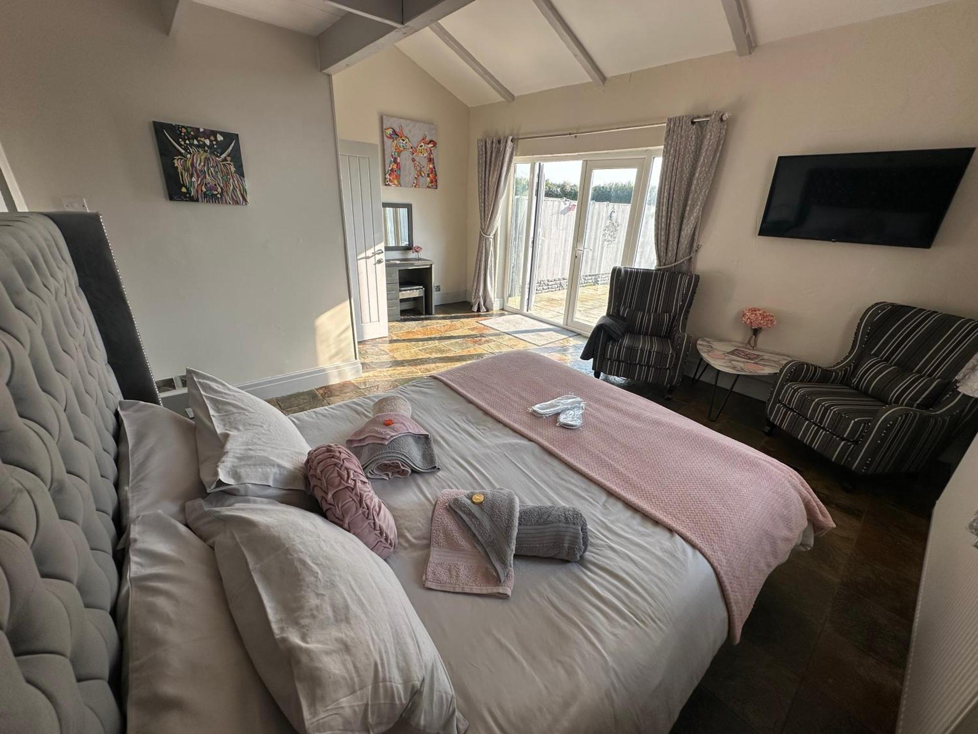 Dwylig Isa Holiday Cottages 라들런 객실 사진