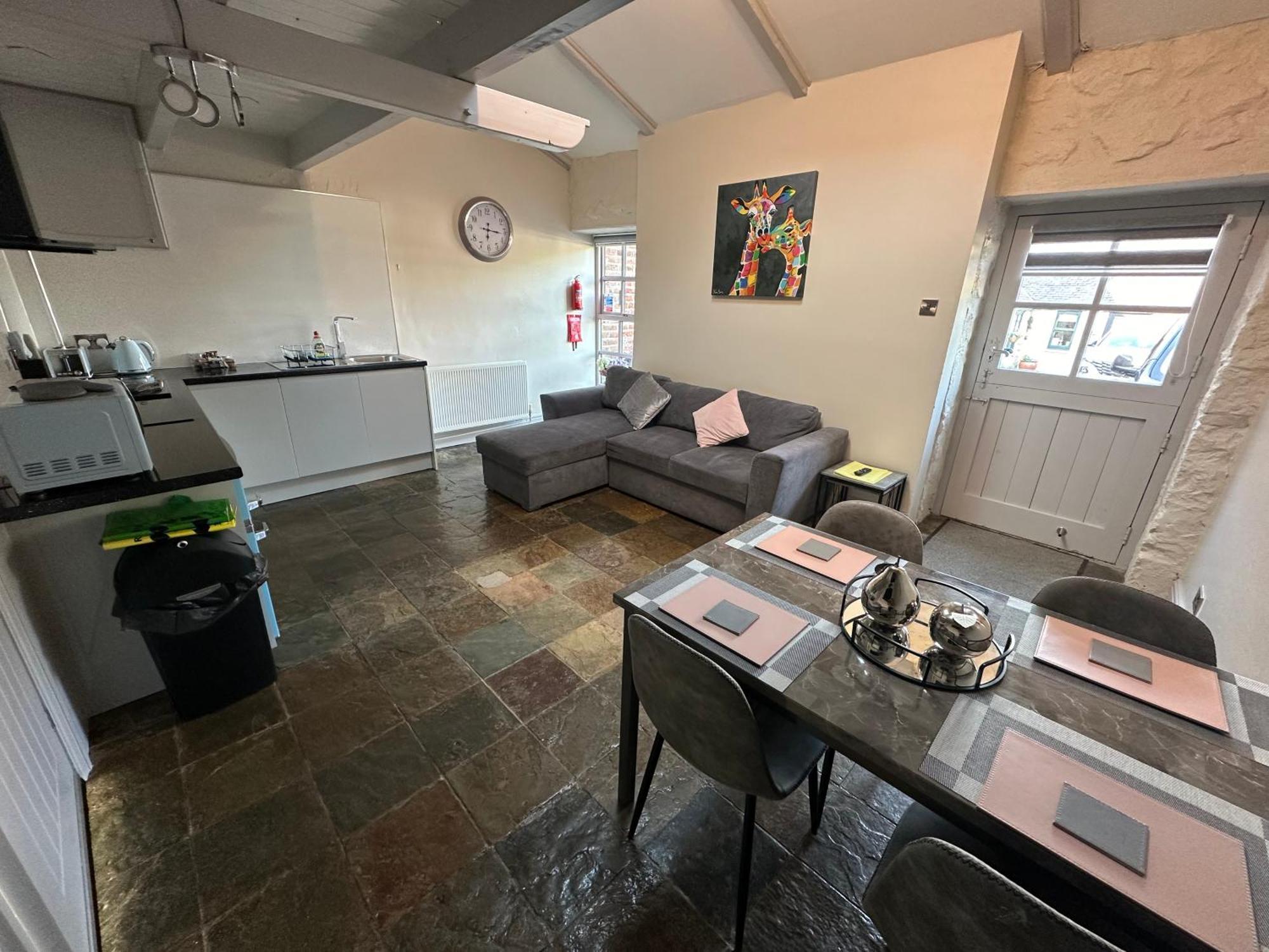 Dwylig Isa Holiday Cottages 라들런 객실 사진