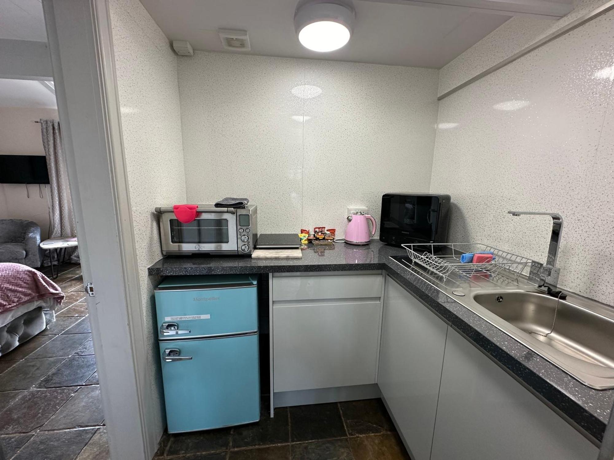 Dwylig Isa Holiday Cottages 라들런 외부 사진