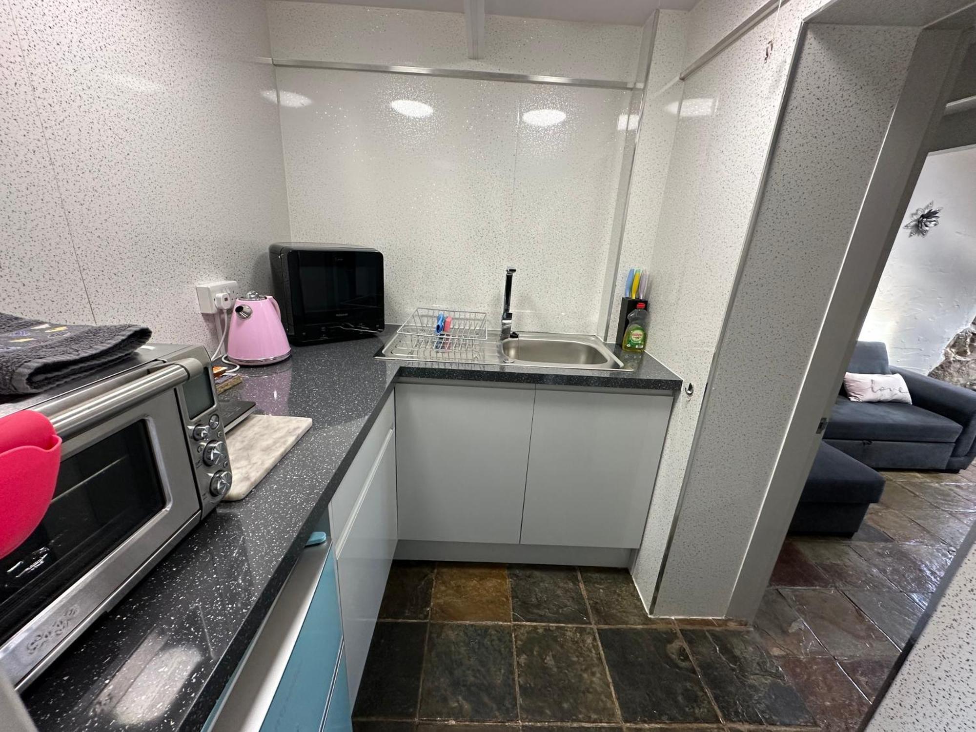 Dwylig Isa Holiday Cottages 라들런 외부 사진