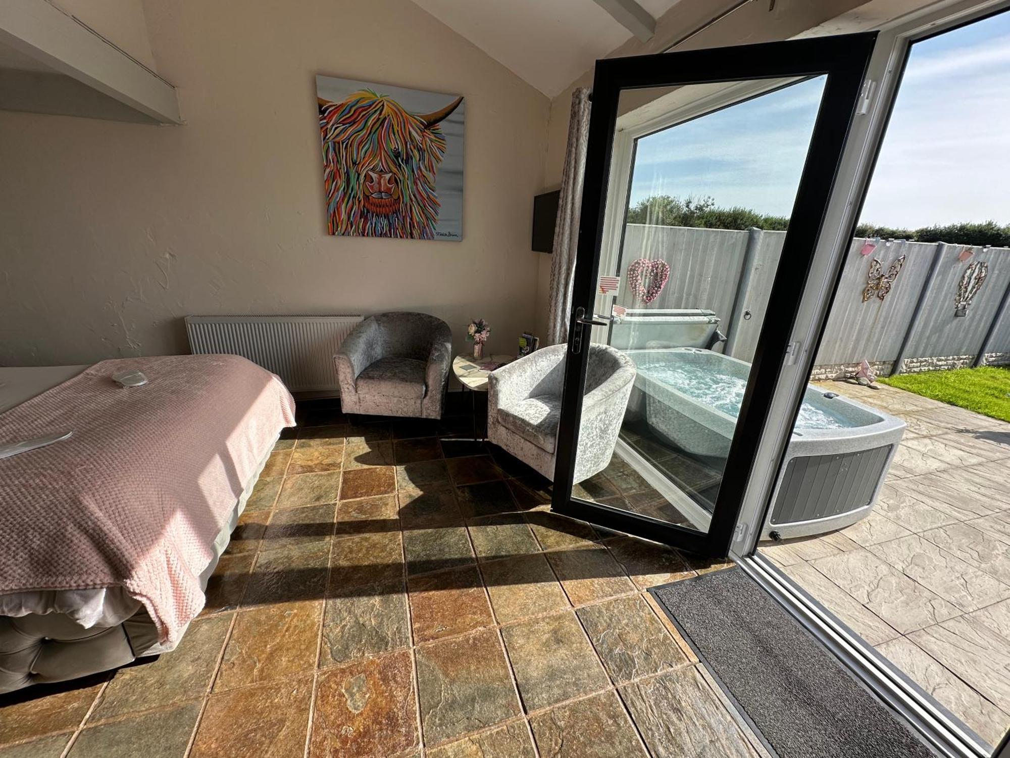 Dwylig Isa Holiday Cottages 라들런 외부 사진